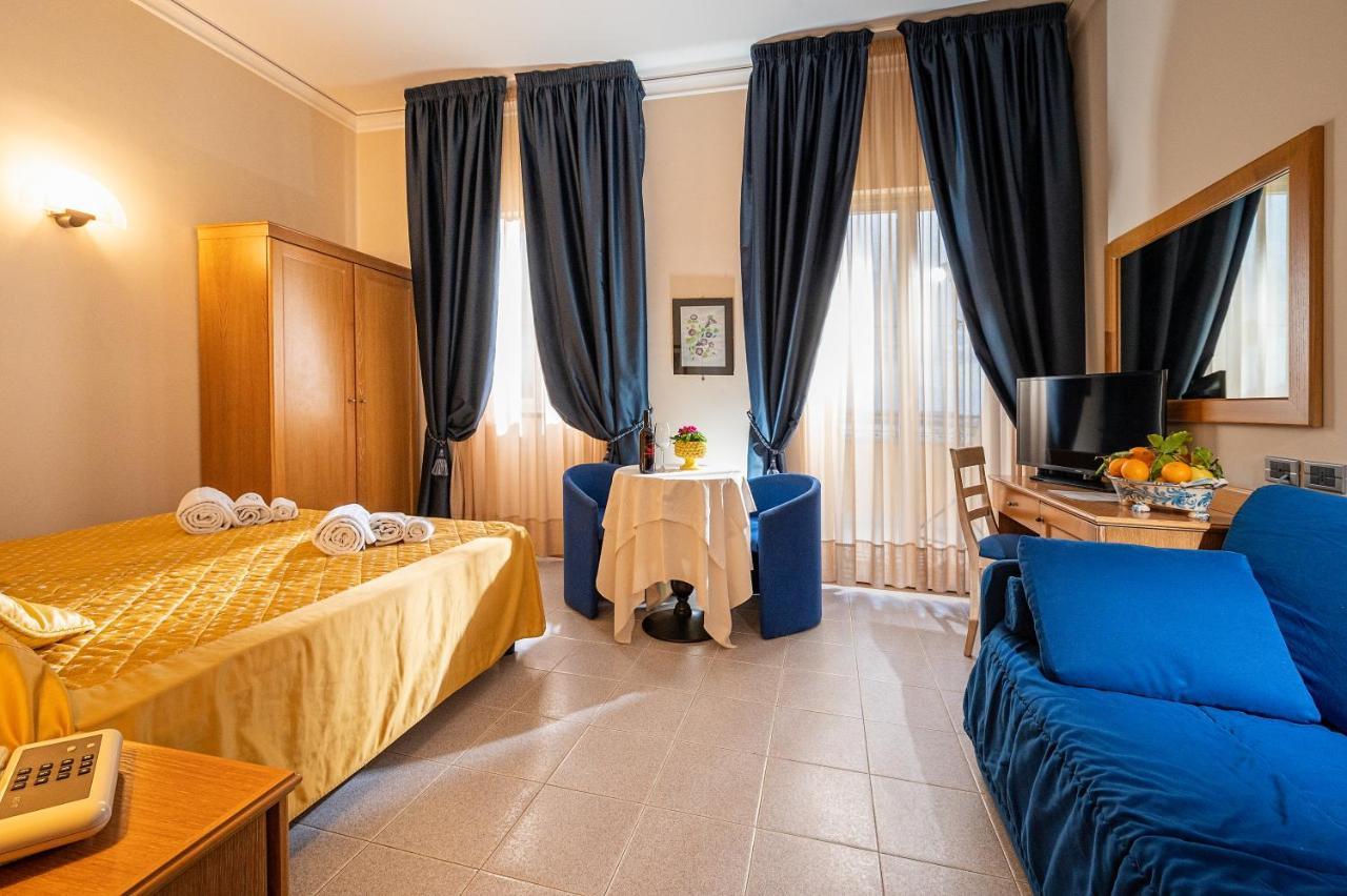 Hotel Sabbie D'Oro Giardini Naxos Eksteriør bilde