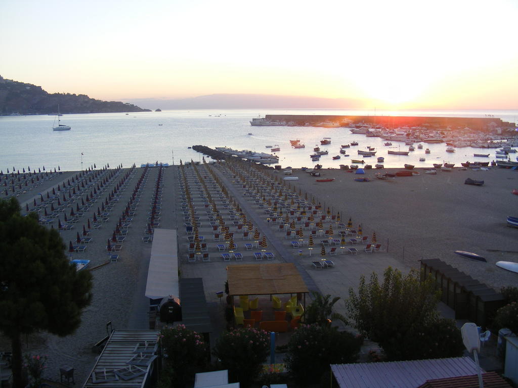 Hotel Sabbie D'Oro Giardini Naxos Eksteriør bilde